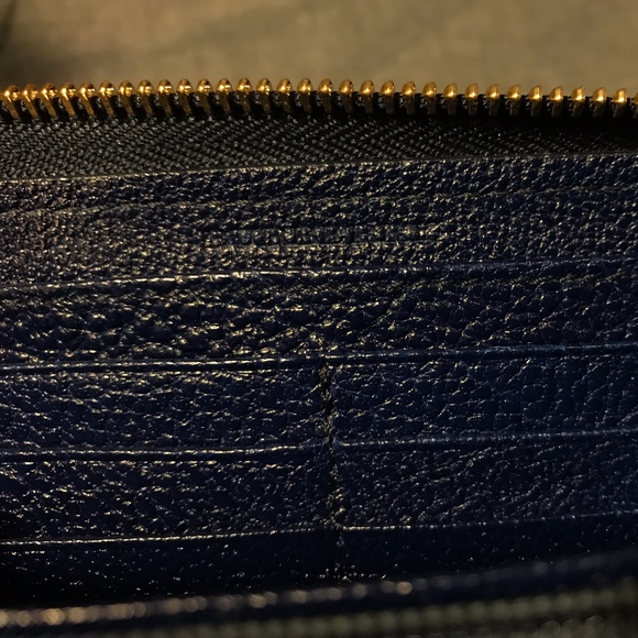 Classic Burberry Women Large Zip Around Wallet - Picture 1 of 4